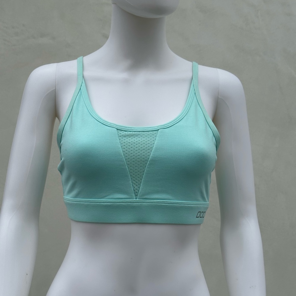 Lorna Jane sports bra size XS/S light blue pre owned eyelet closure mesh front